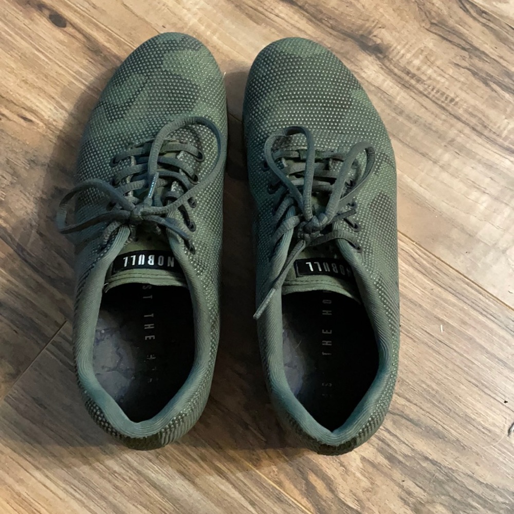Lifting shoes